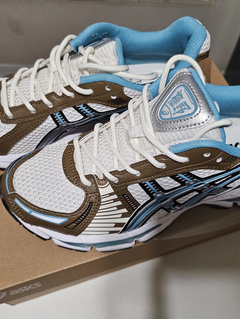 NWT ASICS Women's Athletic Sneakers in White Size Womens 7.5/Mens 6